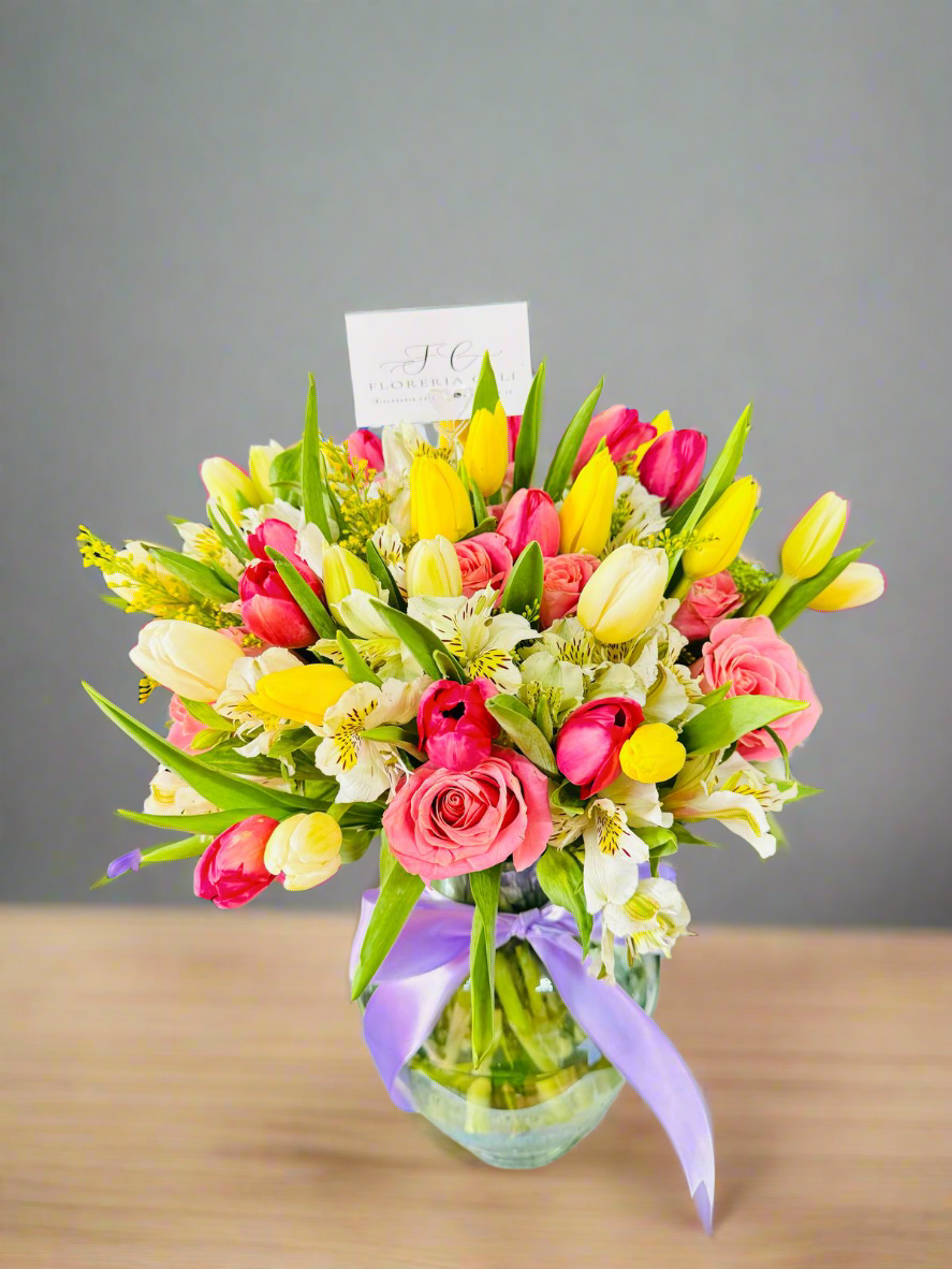 30 tulipanes mixtos y astromelia - 10