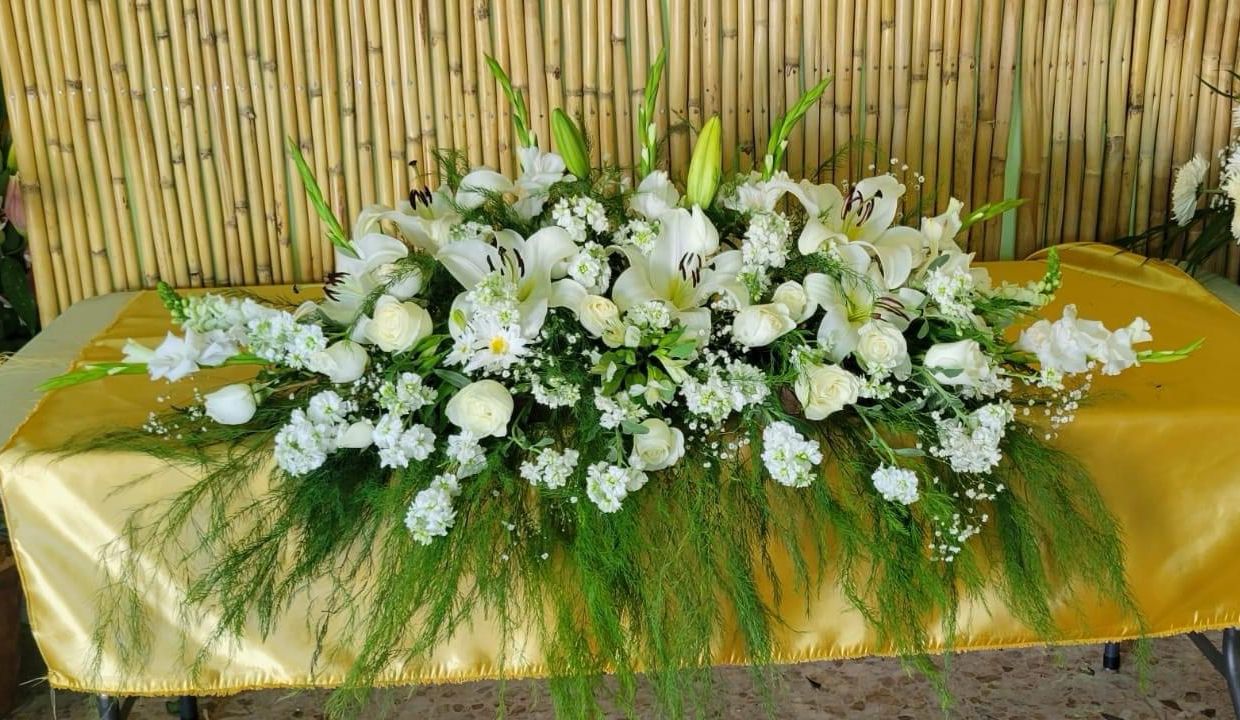 Arreglo de mesa de novios