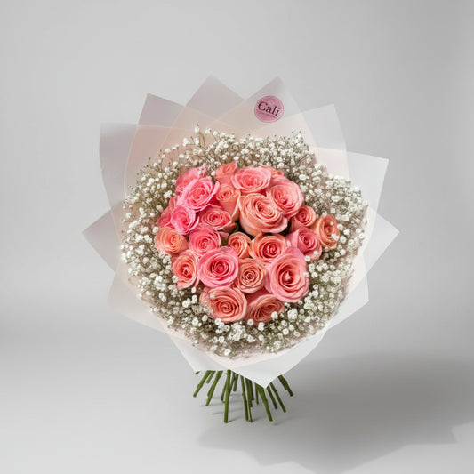 24 ROSAS DE COLOR CON PAPEL DE DISEÑO Y FOLLAJE
