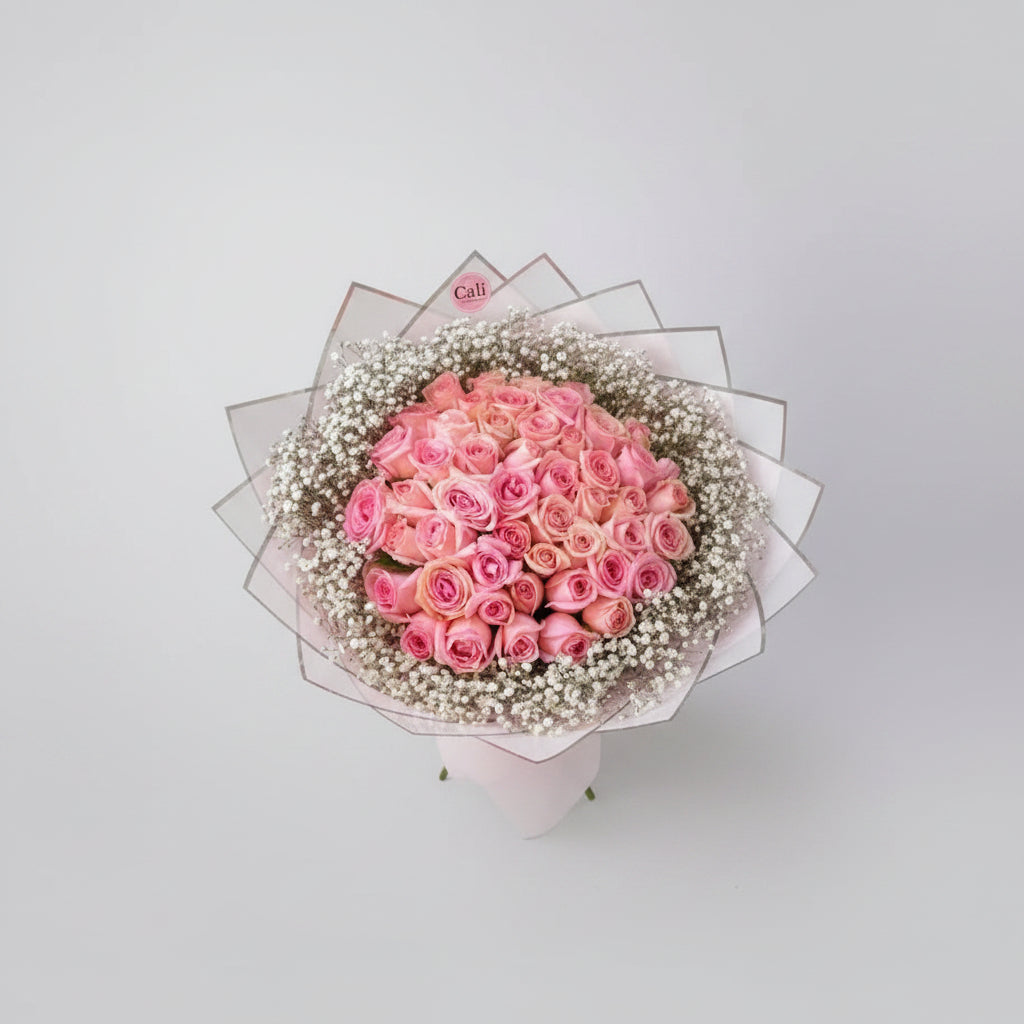 48 ROSAS DE COLOR CON PAPEL DE DISEÑO Y FOLLAJE