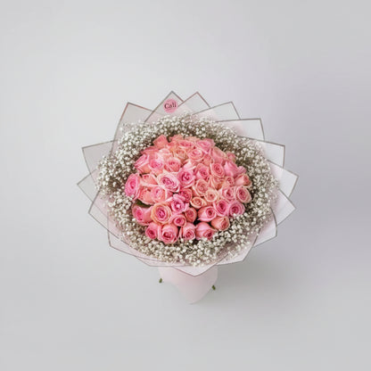 48 ROSAS DE COLOR CON PAPEL DE DISEÑO Y FOLLAJE
