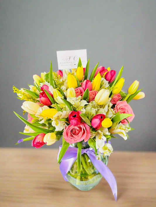 30 tulipanes mixtos y astromelia - 10